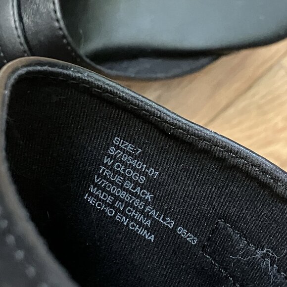 Gap Faux Leather Clogs Womens 7 Black Studded Minimalist - Picture 9 of 10